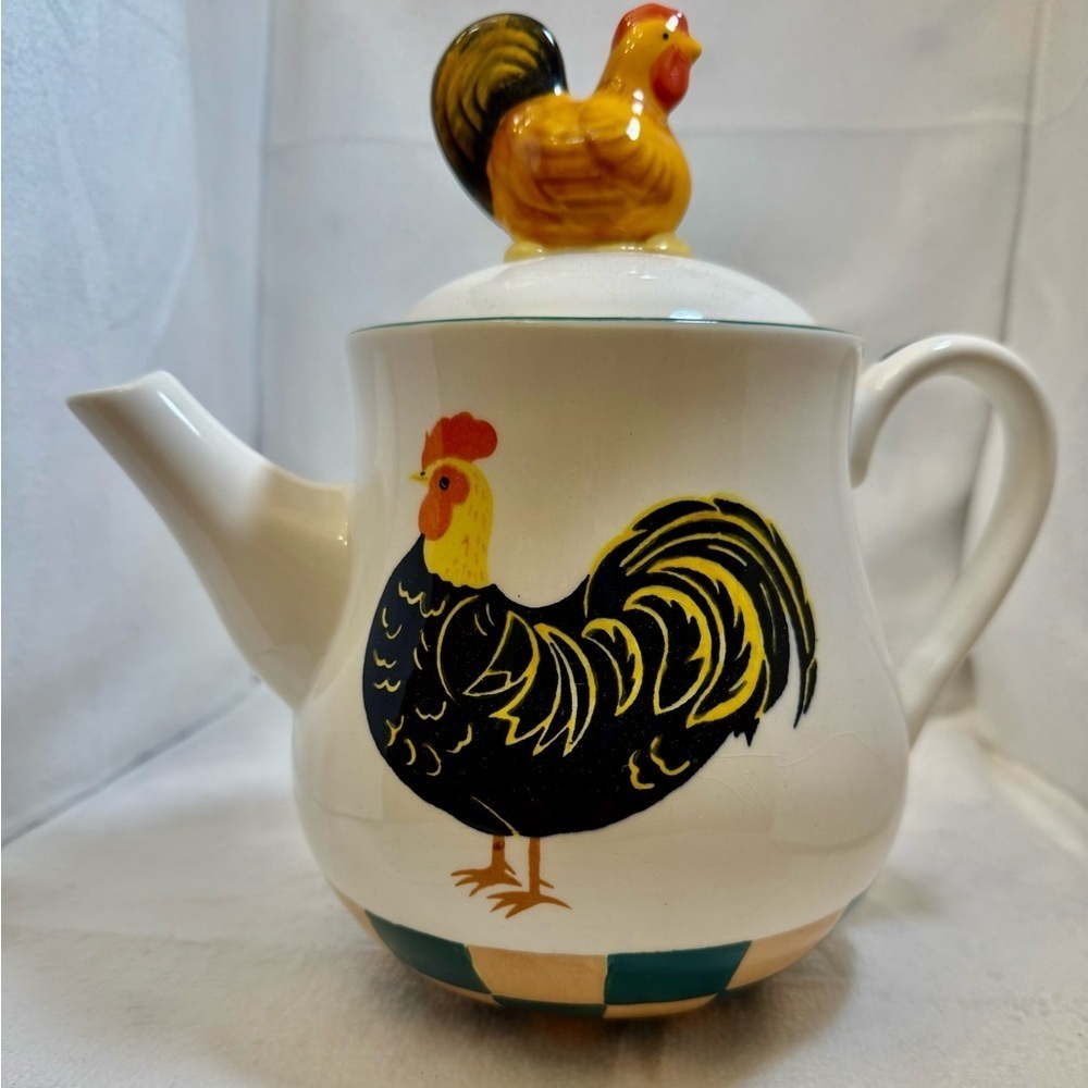 White Ceramic Rooster/Chicken
Teapot w/Green Checkered
Bottom